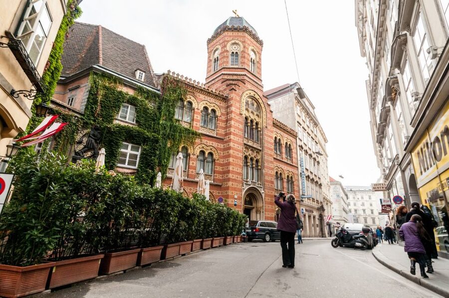 Vienna: Romantic Old Town 2-Hour Discovery Tour - Hoher Markt: Romans, Jews, and traders in one place