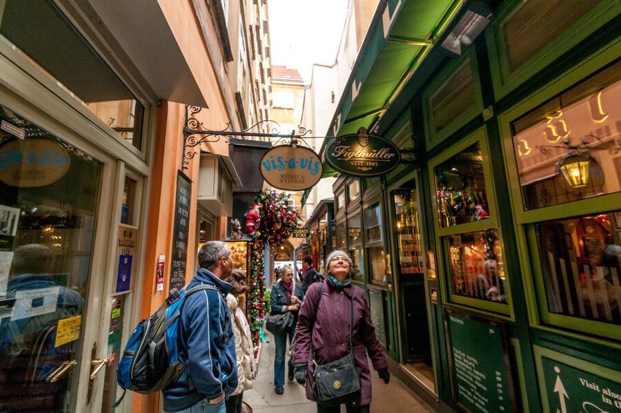 Vienna: Romantic Old Town 2-Hour Discovery Tour - Architectural diversity: Gothic to Art Nouveau, in walkable form