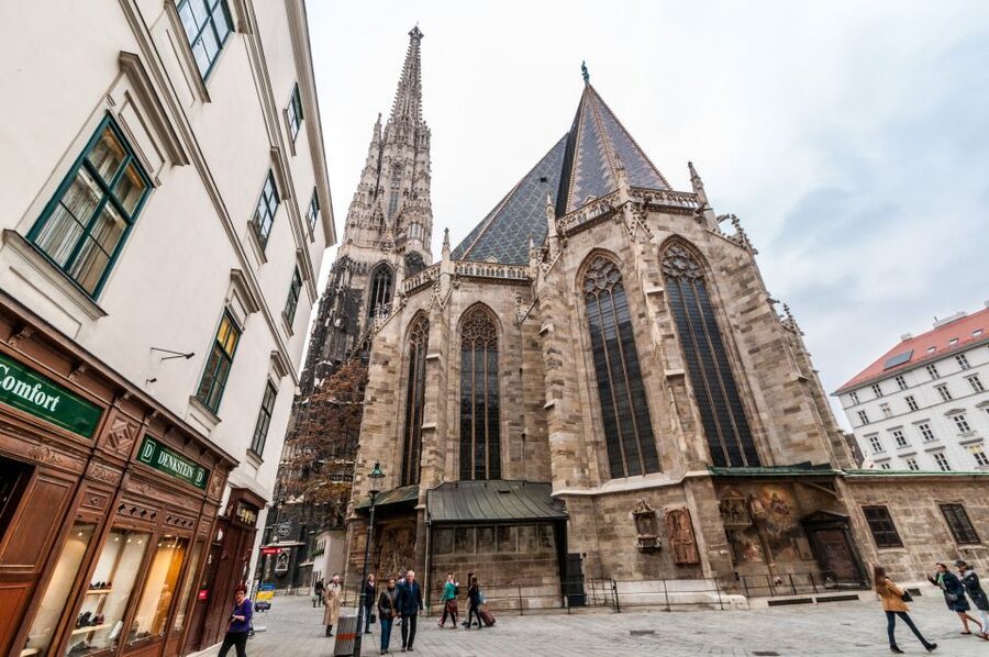 Vienna: Romantic Old Town 2-Hour Discovery Tour - Languages and timing, so you get the most from 2 hours
