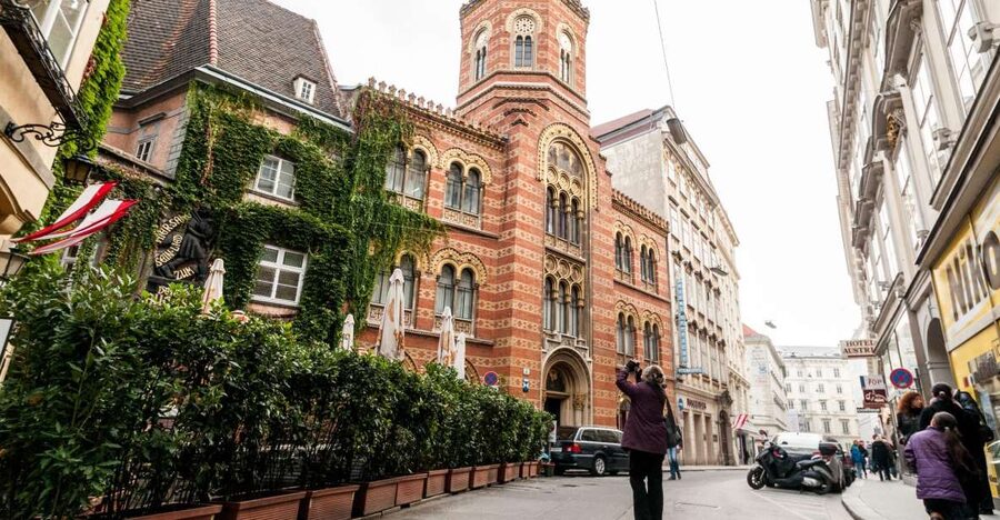 Vienna: Romantic Old Town 2-Hour Discovery Tour - Greek Quarter by the Danube: a history shaped by trade and conflict