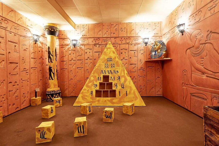 Vienna: Scavenger Escape Room: Egyptian Adventure - Language Options: English for Clarity, German if You Prefer It