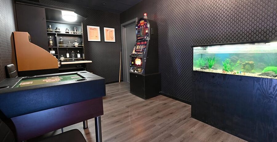 Vienna: Scavenger Escape Room Experience: Gangsta's Cage - Your one-hour timeline: from briefing to a locked-room mission