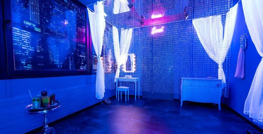 Vienna: Scavenger Escape Room Experience: Gangsta's Cage - Arrive ready: vouchers, ID checks, and the 18+ rule