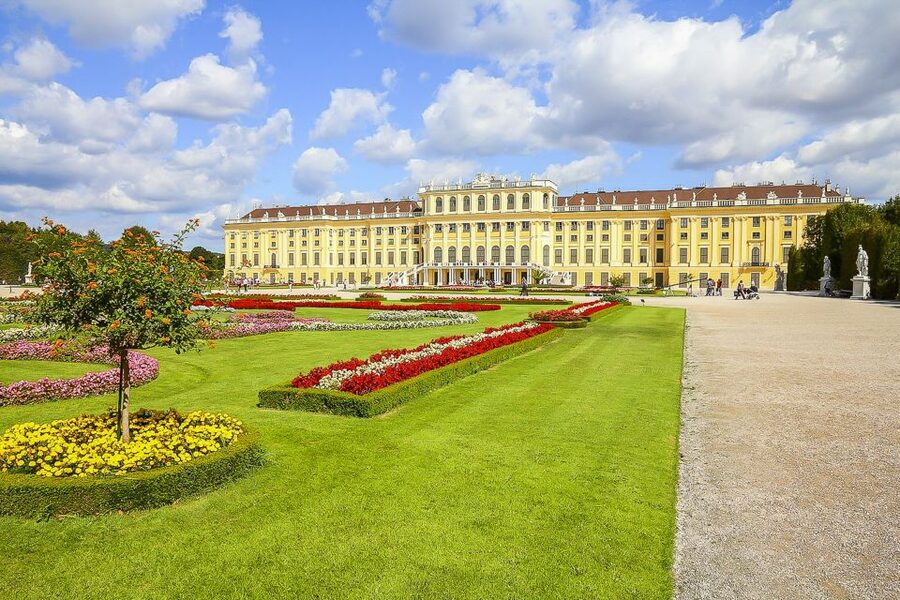 Vienna: Schönbrunn Palace & Gardens Skip-the-Line Tour - Ehrenhof Fountain meet-up: quick start, clear direction, fast entry