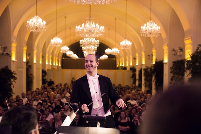 Vienna: Schönbrunn Palace Tour at 7 PM & Classical Concert - After-Hours Palace Tour: Self-Guided Audio With Room to Breathe