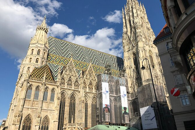 Vienna self-guided walking tour and scavenger hunt - How the Vienna self-guided hunt works on your phone