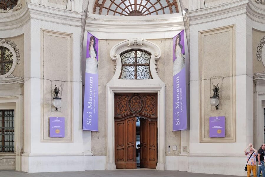 Vienna: Skip-the-Line Hofburg and Empress Sisi Museum Tour - Finish near Josefplatz and consider Augustinian Church on your own