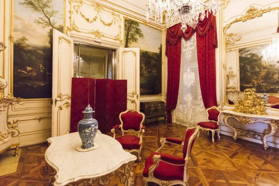 Vienna: Skip-the-Line Schönbrunn Palace & Gardens Tour - Winter notes that change the experience, including Christmas Market season