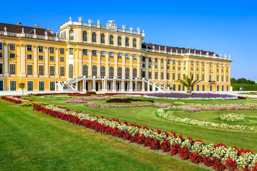 Vienna: Skip-the-Line Schönbrunn Palace & Gardens Tour - The visitor center pause: break time without losing momentum