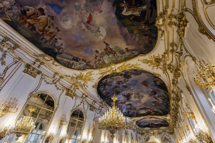 Vienna: Skip-the-Line Schönbrunn Palace & Gardens Tour - Gloriette: why you get the views from the approach