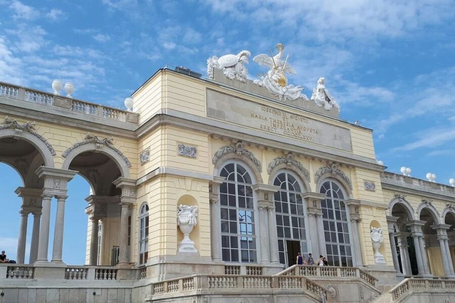 Vienna: Skip-the-Line Schonbrunn Palace Private Tour - Schonbrunn Garden UNESCO walk and the 32-sculpture detail