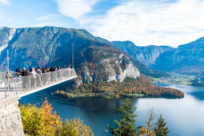 Vienna: small group tour Hallstatt with skywalk, boat, mine - Gmunden Market Square and Lakeside Promenade in 40 Minutes