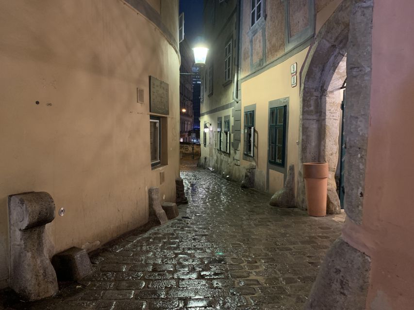 Vienna: Spooky Ghost Tour in English - Finding the Tour at Helmut Zilk Platz, Then Walking Straight Into the Stories