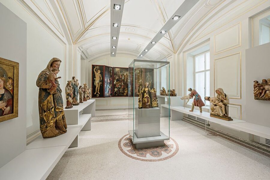 Vienna: St. Stephen's Cathedral & Dom Museum Wien Tickets - Dom Museum Wien ticket desk at Stephansplatz: start here, stay sane