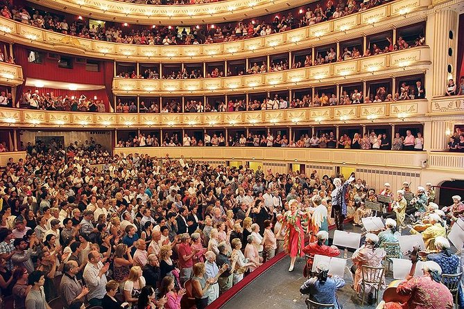 Vienna State Opera House Mozart Concert in Historical Costumes - Vienna State Opera’s Mozart concert, dressed for the occasion