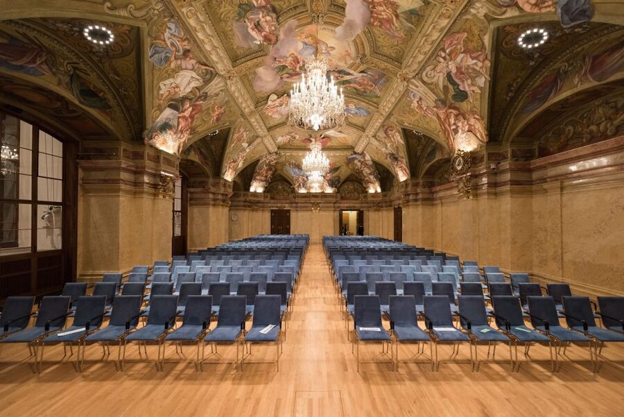 Vienna Supreme Orchestra at Palais Niederösterreich - Palais Niederösterreich: walking in, then settling into Langtagssaal