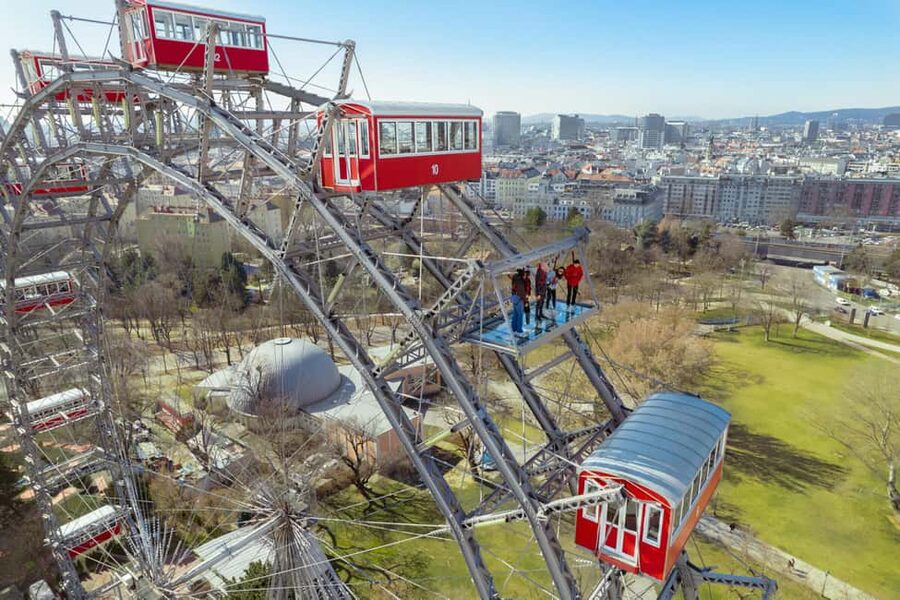 Vienna: The Vienna Ferris Wheel: Platform 9 Adventure Ride - What the 40-minute experience looks like step by step