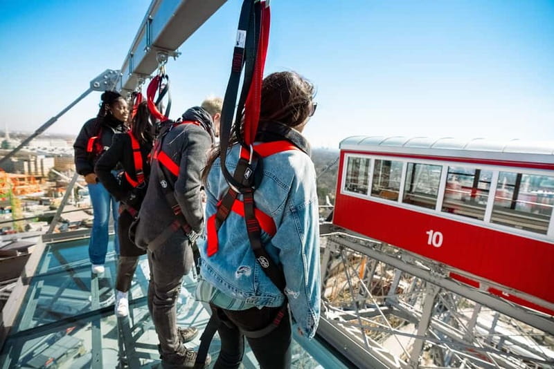 Vienna: The Vienna Ferris Wheel: Platform 9 Adventure Ride - The glass-bottom, no-rail feeling at up to 65m