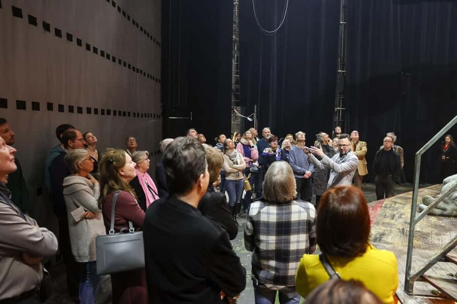 Vienna: Theater an der Wien Backstage Tour - Why Theater an der Wien Backstage Feels Different Than a Museum