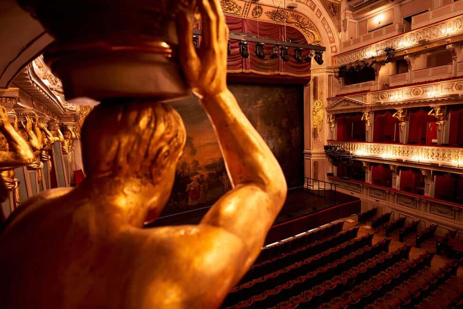 Vienna: Theater an der Wien Backstage Tour - Foyer Heaven: the balcony view over Naschmarkt