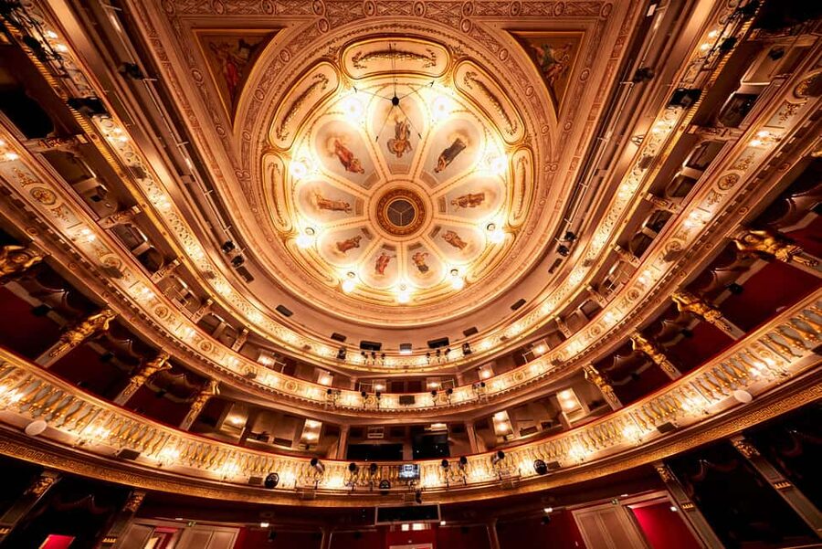 Vienna: Theater an der Wien Backstage Tour - Languages, group size, and why the guide matters