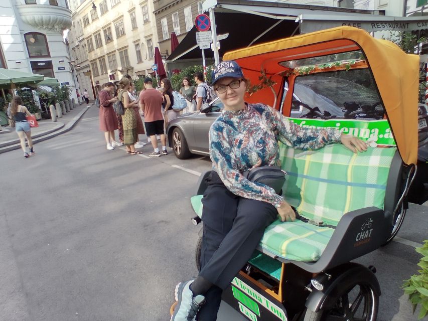 Vienna: Tour RAXI (electric rickshaw) 3 hours in Vienna - Danube Canal: seeing Vienna’s water-city identity from the right angle