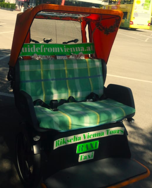 Vienna: Tour RAXI (electric rickshaw) 3 hours in Vienna - Hundertwasserhaus: ecological design in bright, personal form