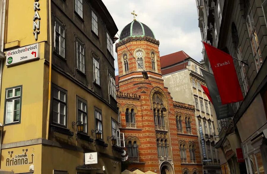 Vienna tours for you with locals - Fleischmarkt: Art Nouveau facades and the printing-story connection