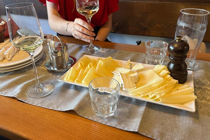 Vienna : Vienna Forest Tour with Underground Lake and Wine Tasting - Gumpoldskirchen wine tasting: 3 wines and snacks, in a local wine bar