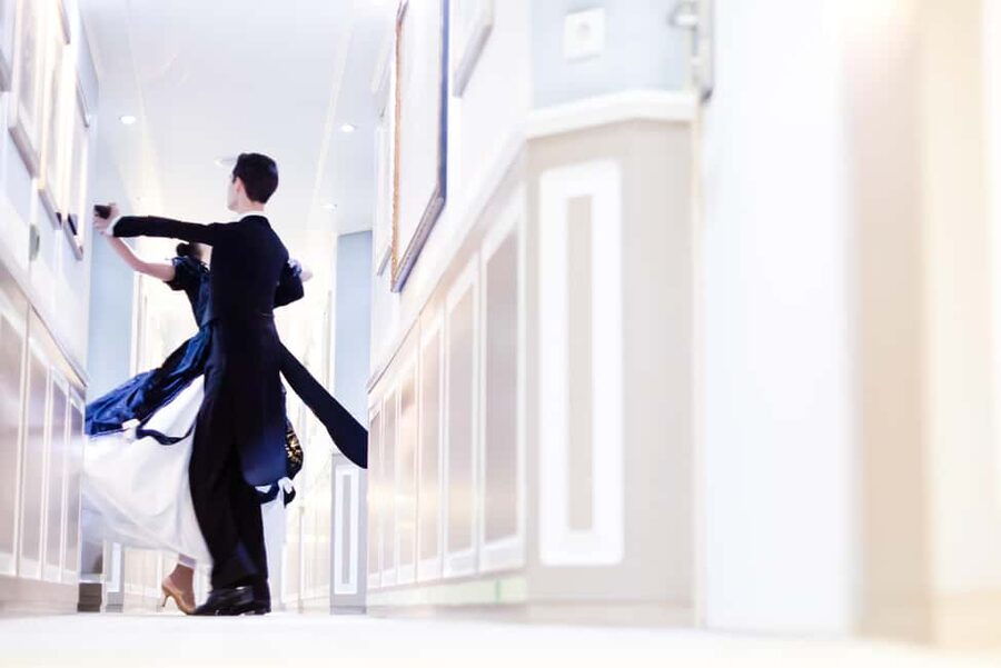 Vienna: Viennese Waltz Beginner Workshop for Couples - What you actually learn in 50 minutes (and what you can skip)