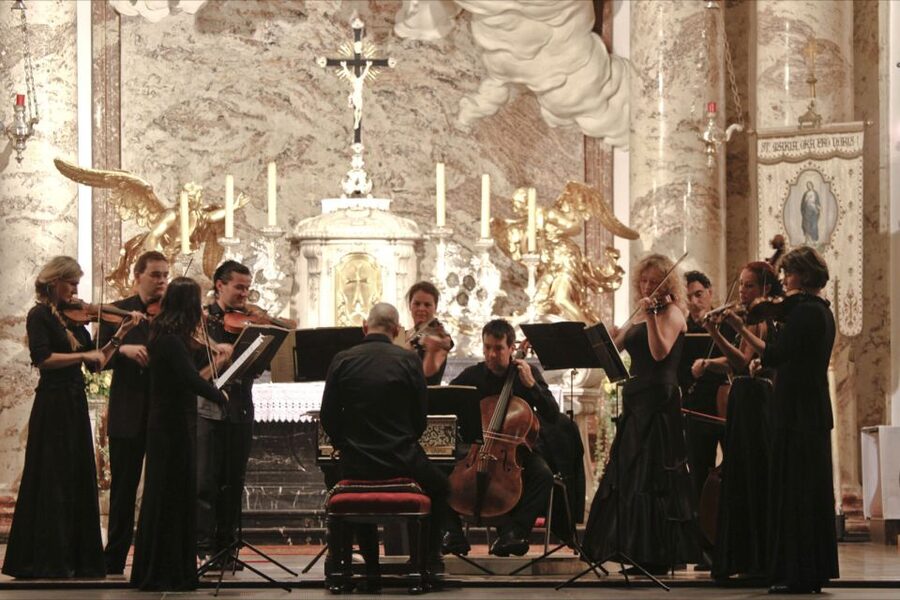 Vienna: Vivaldi’s Four Seasons Concert in Karlskirche - Seat Choice in Karlskirche: Views, Sound, and Pew Reality