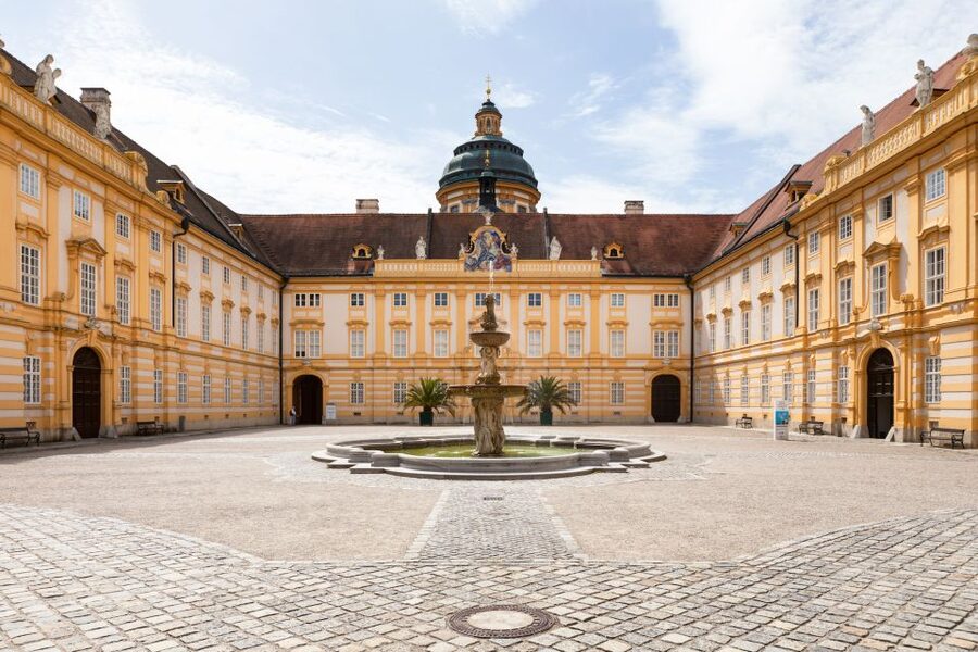 Vienna: Wachau Valley, Melk Abbey Tour with Danube Boat Trip - Dürnstein at a walkable pace, plus the Richard the Lionheart legend