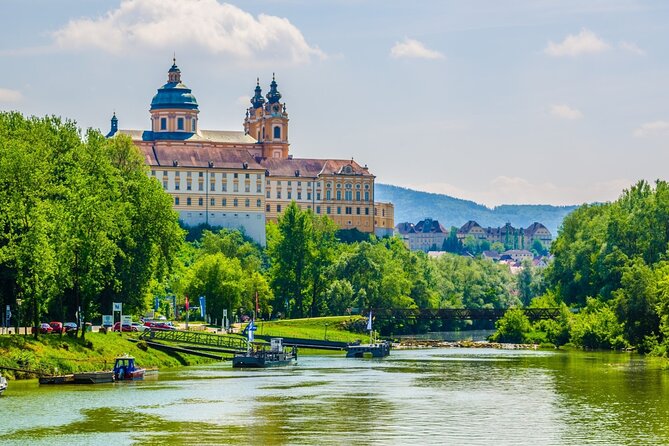 Vienna: Wachau Wonders & Magical Hallstatt Small-Group Day Trip - Pickup, timing, and group size: how the day runs