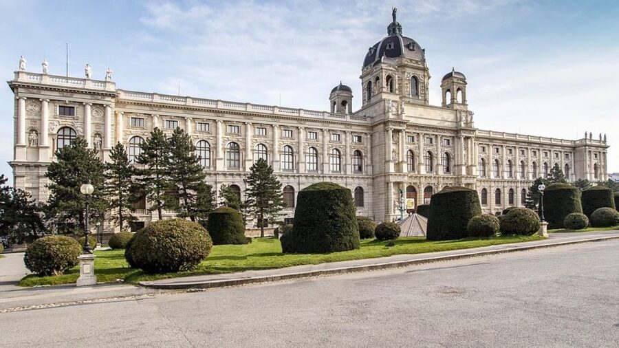 Vienna: Walking Tour of the Historic Ringstrasse - Palais Ephrusi and the Story of Vienna’s Banking Elite