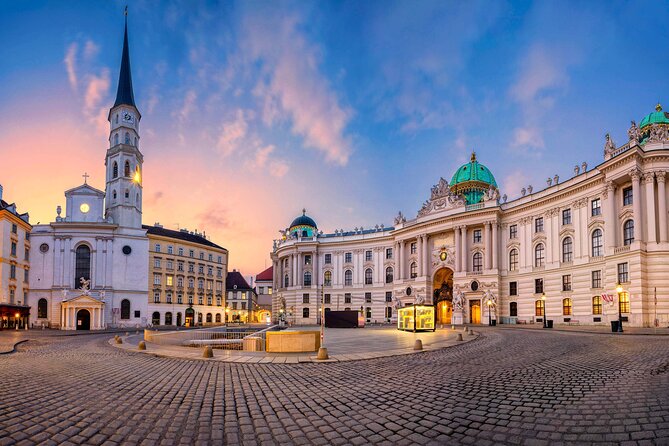 Vienna Walking Tour with Audioguide on Your Smartphone - How this Vienna smartphone tour really works at Stephansplatz
