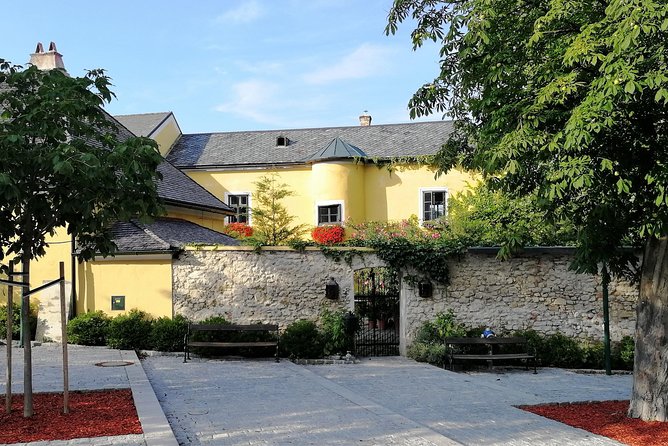 Vienna Woods Wine Tour - Wines, Vines & Good Times! - Stop 2 Gumpoldskirchen: Lunch at a Wine Tavern and an Afternoon Tasting Led by a Local Winemaker