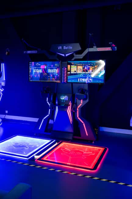 Virtual reality experience at the Auhof Shopping Center in Vienna – 10-token package - Entering the Funpark: Quick Tech Intro, Then Choice