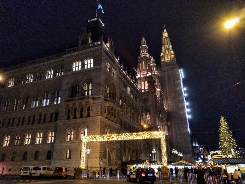 Wien: Tour with locals on the trails of the Christmas Tree - Key points I’d actually plan around
