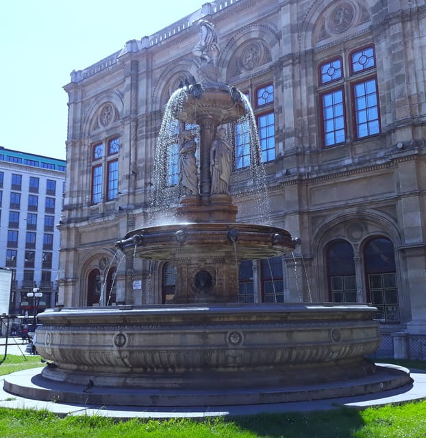Wien: Tours with locals by public transport & walking - Belvedere Palace gardens: a palace day without the overwhelm