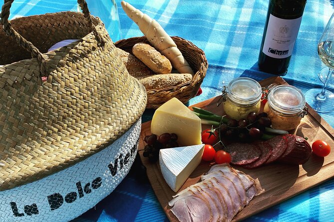 Wine Picknick overlocking vienna - Your Picnic Time: Blankets, Austrian Food, and Wine That Belongs
