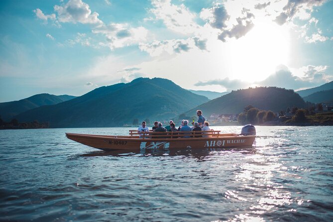 Wine tasting on traditional wooden boats in Wachau Valley - The tastings on board: what to expect and how to get the most out of it